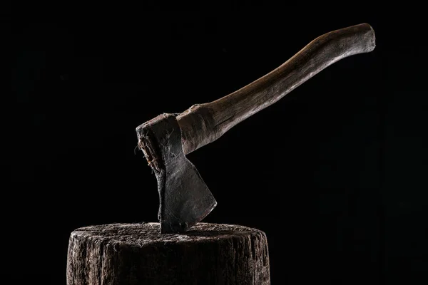 Close up view of vintage axe on wooden stump isolated on black — Stock Photo