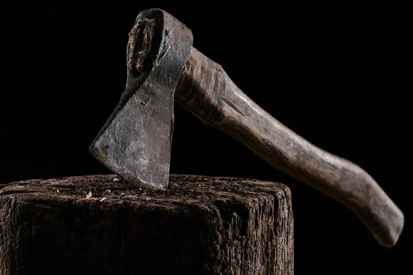 Close up view of vintage axe on wooden stump isolated on black — Stock Photo