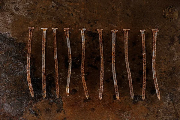 Flat lay with vintage nails arranged on sharped rusty surface — Stock Photo