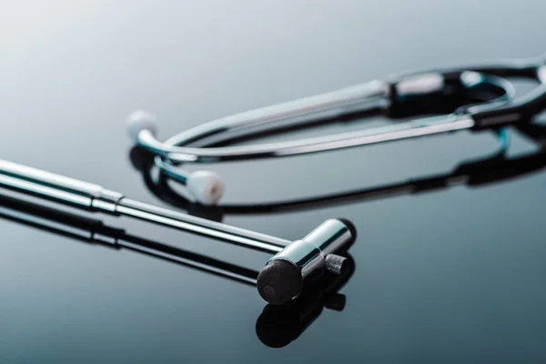 Selective focus of reflex hammer and stethoscope on glass surface — Stock Photo