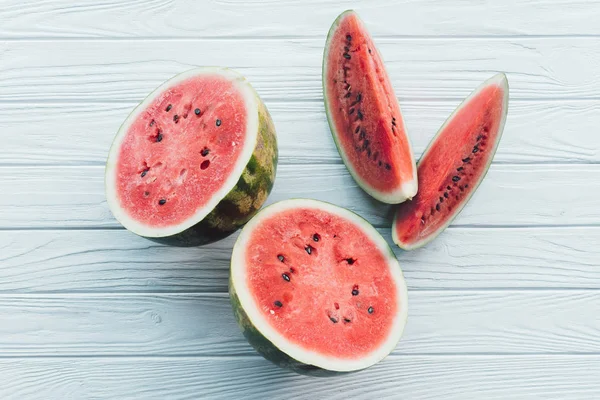 Top view of juice watermelon on white wooden surface — Stock Photo