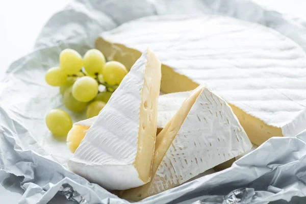 Close up view of camembert cheese and grape — Stock Photo