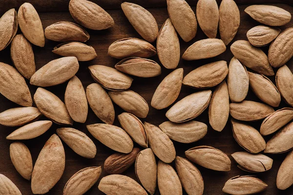 Vue du dessus des amandes savoureuses en plein écran — Photo de stock