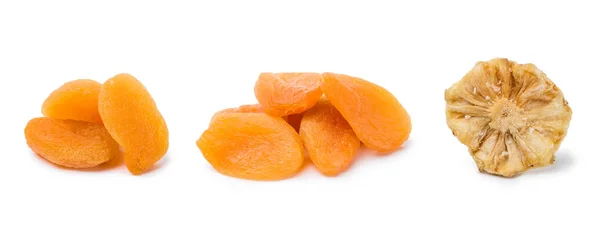 Горсть сушеных абрикосов и ананасов на белом фоне — стоковое фото