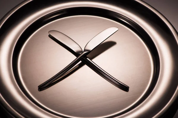 Close-up view of two knives on shiny metal plate on grey — Stock Photo