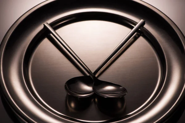 Close-up view of two spoons on shiny metal tray on grey — Stock Photo