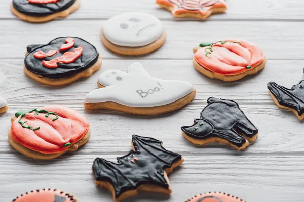 Delicious homemade halloween cookies on wooden table — Stock Photo