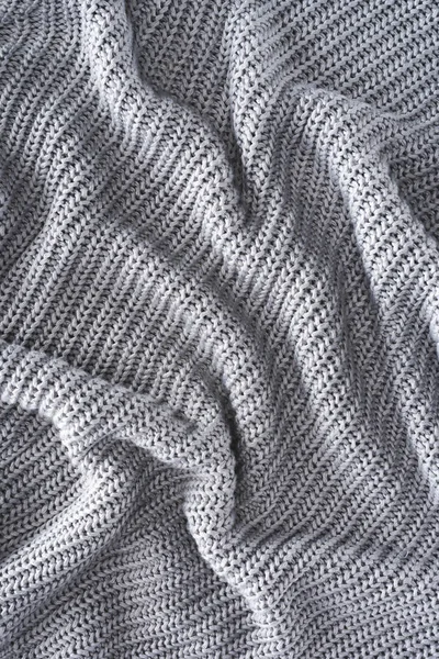 Полный кадр волнистой серой трикотажной ткани в качестве фона — стоковое фото
