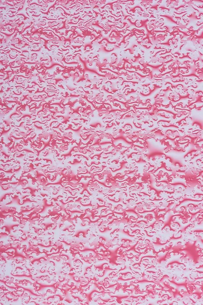 Salpicaduras de agua sobre fondo abstracto rosa, vista de marco completo — Stock Photo