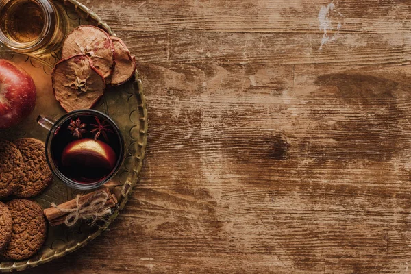 Elevated view of mulled wine in cup and cookies on wooden tabletop, christmas concept — Stock Photo