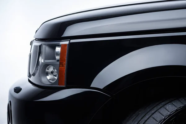 Nahaufnahme eines schwarz glänzenden Autos — Stockfoto