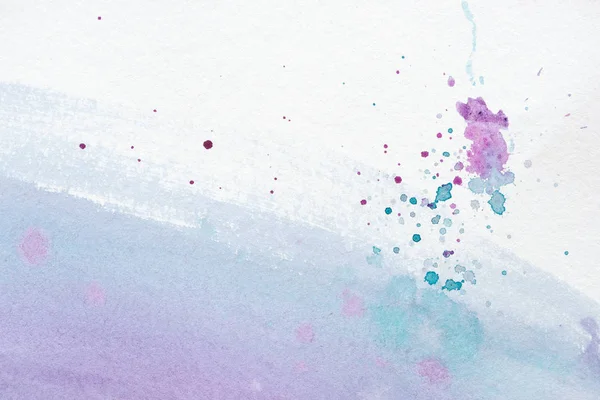 Fond abstrait avec peinture à l'aquarelle violette et bleue avec éclaboussures — Photo de stock