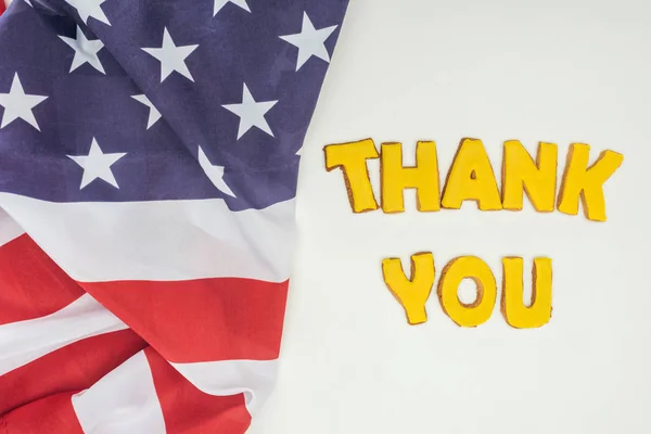 Danke Schriftzug in Cookies mit amerikanischer Flagge isoliert auf weißem Hintergrund — Stockfoto