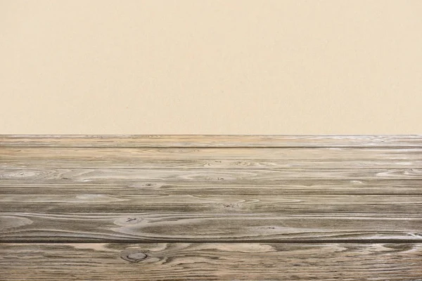 Modelo de piso de madeira marrom no fundo bege — Fotografia de Stock