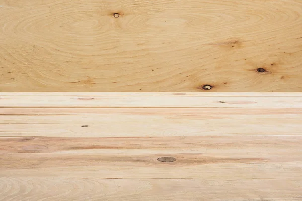 Plantilla de piso de madera beige sobre fondo de madera contrachapada - foto de stock