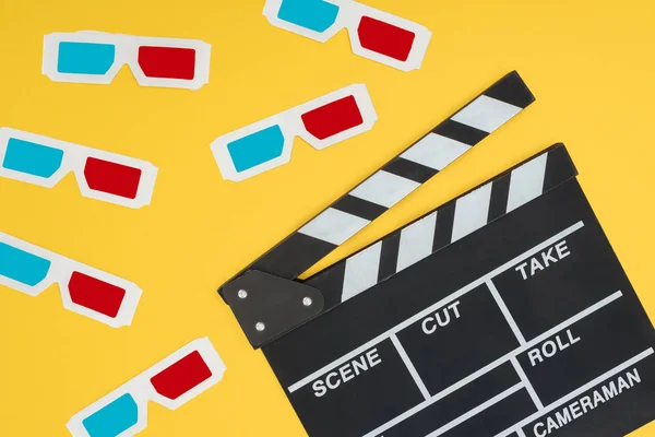 Plastic 3d glasses and clapperboard isolated on yellow — Stock Photo