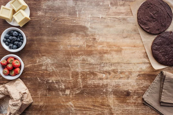 Top view of wooden table with ingredients for sweet homemade cake — Stock Photo