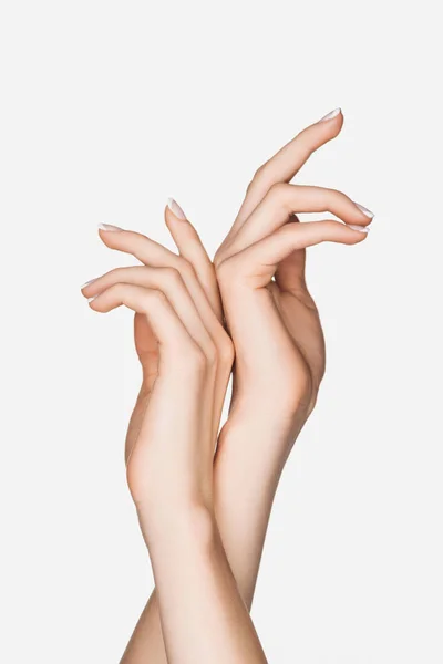 Teilansicht einer gestikulierenden Frau mit auf Weiß isolierten Händen — Stockfoto