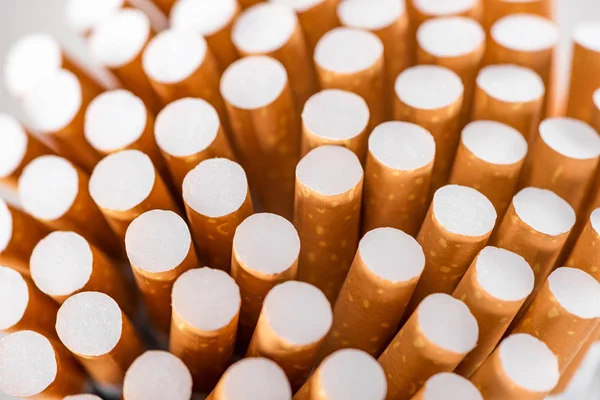 Draufsicht auf Zigaretten mit selektivem Fokus — Stockfoto