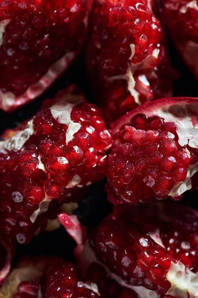 Close up shot of ripe cut pomegranates — Stock Photo