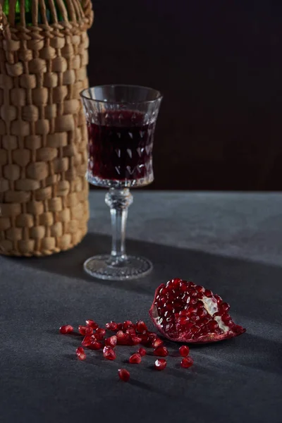 Studio shot of wine and ripe pomegranates — Stock Photo