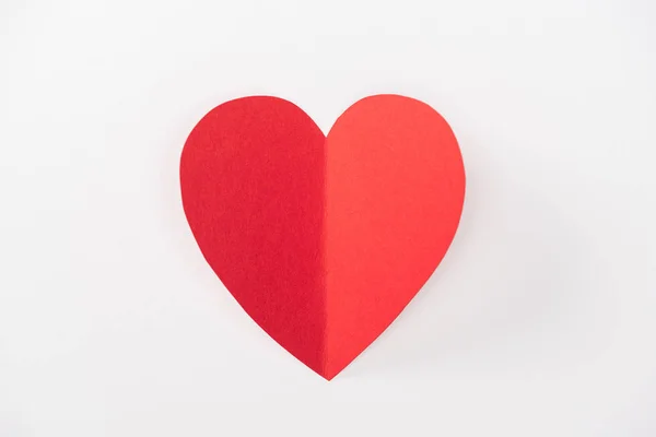 Vista superior del corazón hecha de papel aislado en blanco con espacio de copia, San Valentín concepto de día - foto de stock