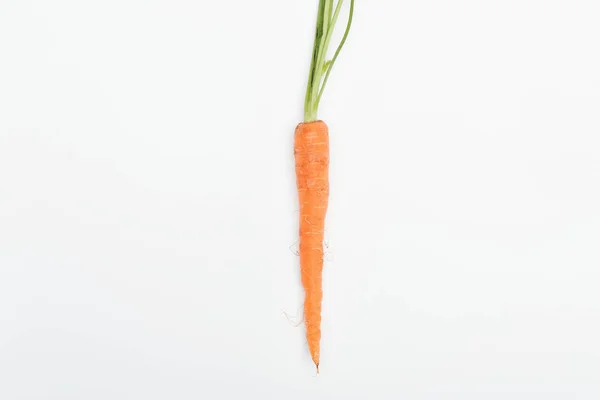 Vista dall'alto di tutta la carota fresca matura cruda isolata su bianco — Foto stock