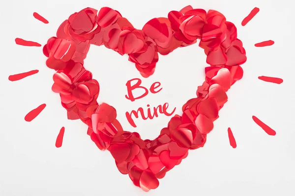 Красиве декоративне червоне серце ізольоване на сірому фоні з написом 