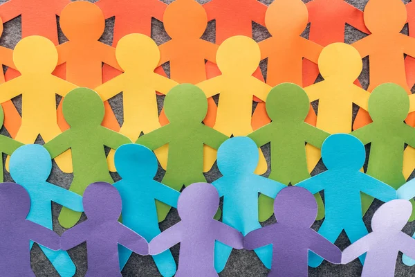 Figuras de corte de papel coloridas do orgulho lgbt no fundo cinza, conceito lgbt — Fotografia de Stock