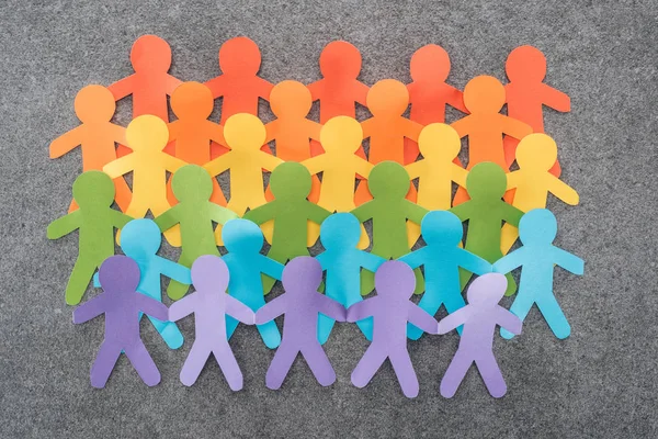 Figuras de corte de papel de colores de orgullo lgbt sobre fondo gris, concepto lgbt - foto de stock