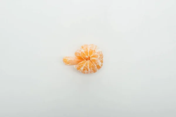 Top view of whole peeled tangerine and slice on white background with copy space — Stock Photo