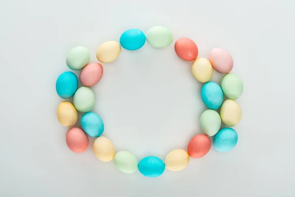 Top view of colorful easter eggs as frame isolated on grey — Stock Photo