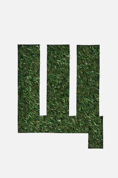 Верхний вид кириллической буквы с зеленой травой на заднем плане изолированы на белом — стоковое фото
