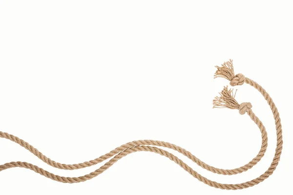 Cuerdas onduladas de yute y marrón aisladas en blanco - foto de stock