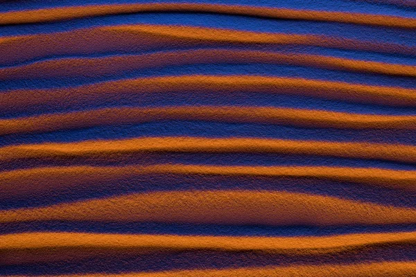 Draufsicht auf abstrakten strukturierten Hintergrund mit Sand, glatten Wellen und Farbfilter — Stockfoto