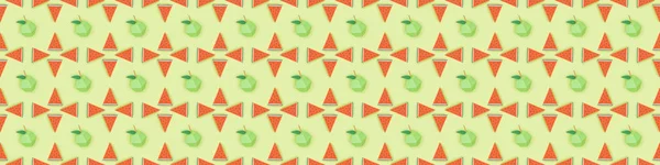 Plano panorámico de patrón con manzanas de cartón hechas a mano y rodajas de sandía aisladas en verde - foto de stock