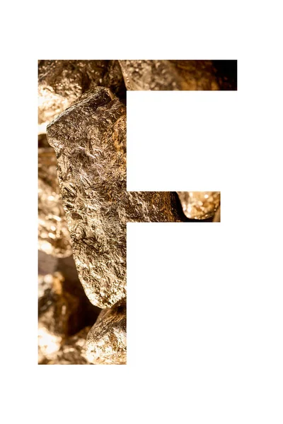 Letra F feita de pedras douradas brilhantes isoladas em branco — Fotografia de Stock