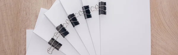 Panoramic shot of stacks of blank paper with metal paper clips and copy space — Stock Photo