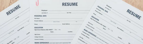 Panoramic shot of print resume templates on wooden surface — Stock Photo