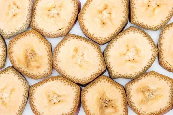 Сверху вид спелых вкусных экзотических банановых ломтиков — стоковое фото