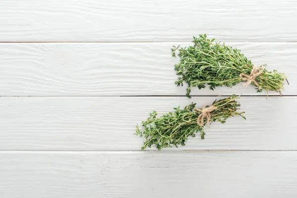 Top view of fresh green thyme on white wooden surface — Stock Photo