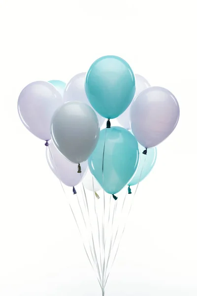 Balões coloridos azuis, roxos e brancos isolados em branco — Fotografia de Stock