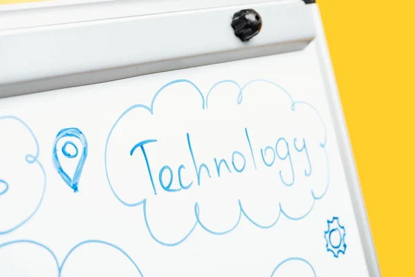 Nahaufnahme der Word-Technologie auf weißem Flipchart — Stockfoto