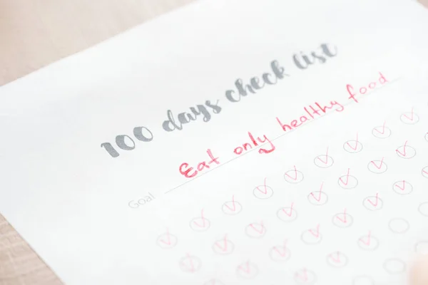 Selective focus of 100 days check list — Stock Photo