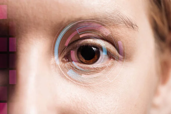 Vista cercana del ojo humano con ilustración de datos, concepto robótico - foto de stock