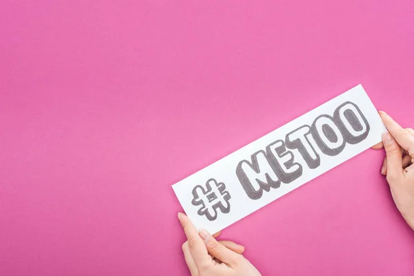 Cropped view of woman holding paper with hashtag me too isolated on pink — Stock Photo