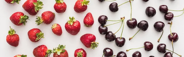 Panoramic shot of fresh and ripe strawberries and whole cherries — Stock Photo