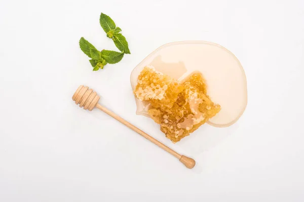 Top view of honey, mint, honeycomb and wooden honey dipper on white background — Stock Photo