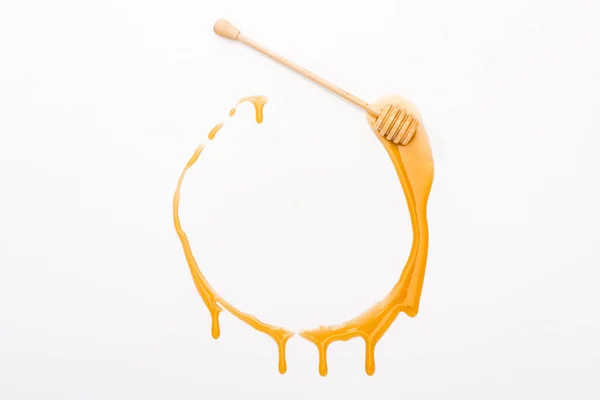Top view of round dripping honey frame with copy space and wooden honey dipper isolated on white — Stock Photo