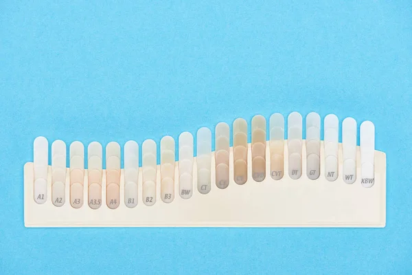 Top view of teeth samples with different shades isolated on blue — Stock Photo